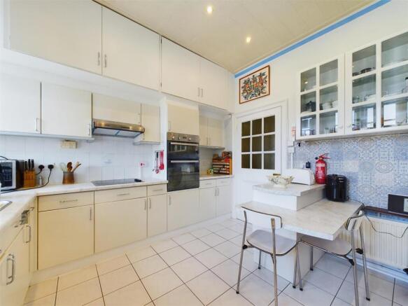 2 bed Apartment for sale Image 7