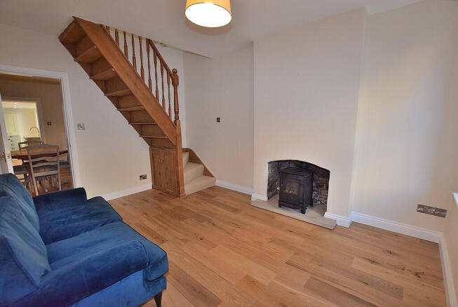 2 bed Terraced to rent Image 4