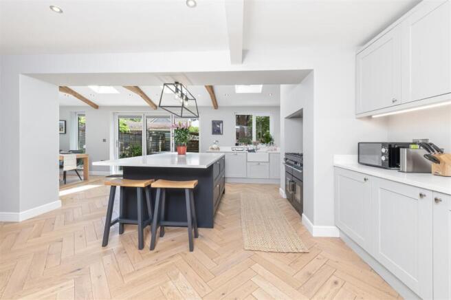 4 bed Detached for sale Image 5