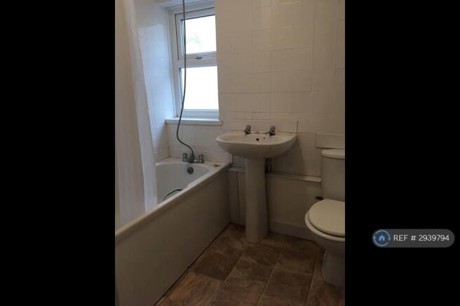 2 bed Terraced to rent Image 4