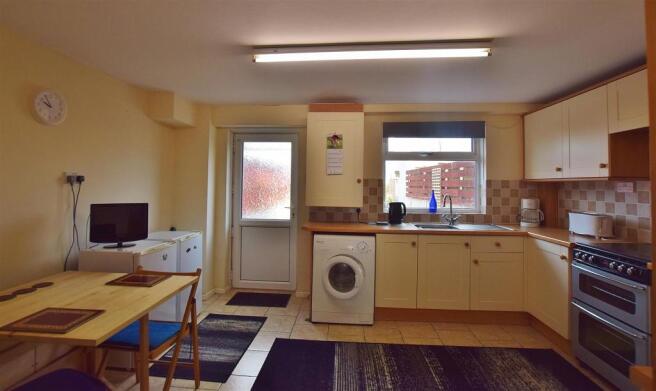Kitchen 1.jpg
