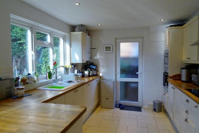 Kitchen/Dining Room: