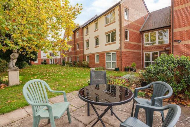 COMMUNAL GARDEN FURNITURE