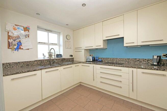 3 bed Terraced for sale Image 4