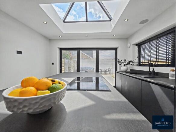 4 bed Semi-Detached for sale Image 6