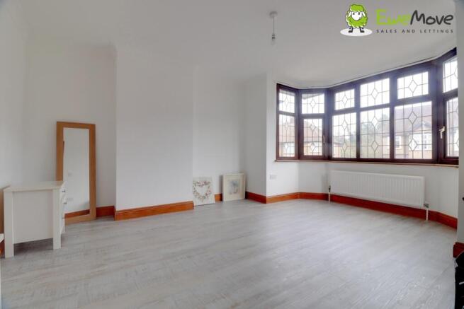 at Elmwood Crescent by Ben Brind @ EweMove Sales &