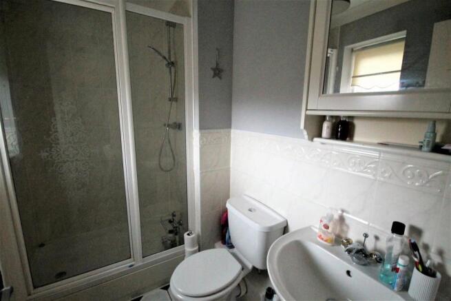 EN-SUITE SHOWER ROOM
