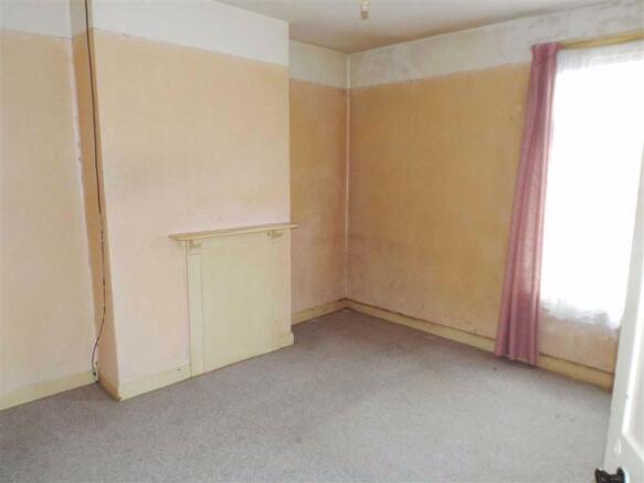 BEDROOM 1: