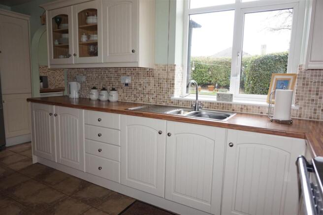 KITCHEN: