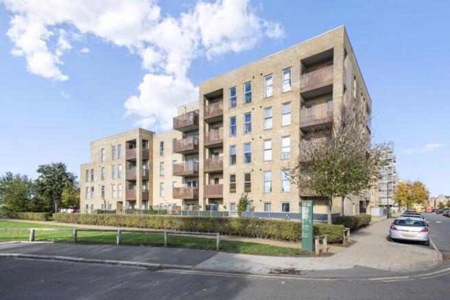 2-bed flat on Harman Court, Rectory Park Avenue, Northolt, £122,500