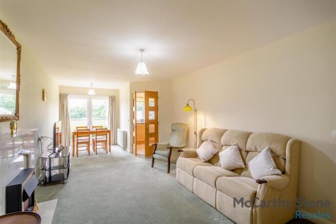 8698443-interior04.jpg