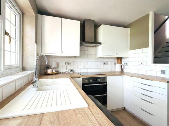 2 bed Semi-Detached for sale Image 8