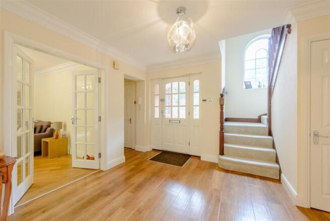 8420931-interior01.jpg