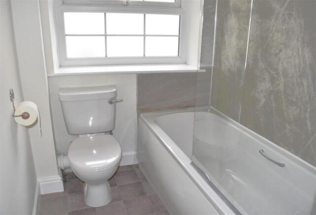 ENSUITE BATHROOM