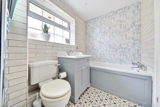 Family Bathroom (1)