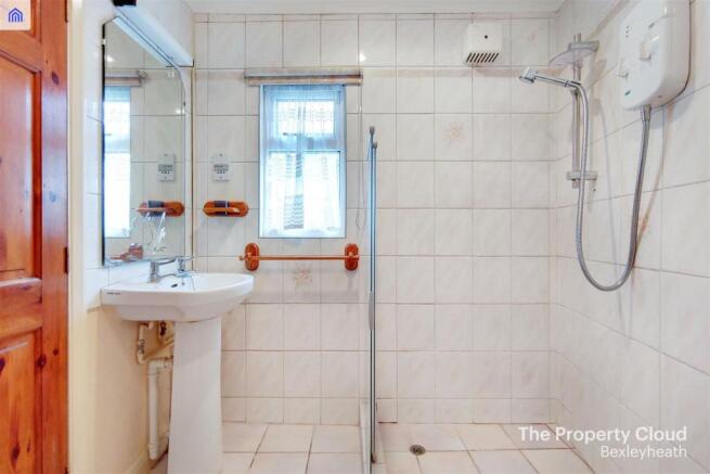 14_Shower_Room_9.jpg