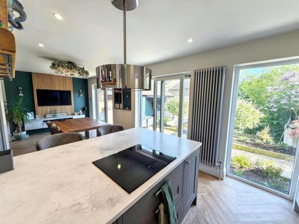 4 bed Detached for sale Image 6
