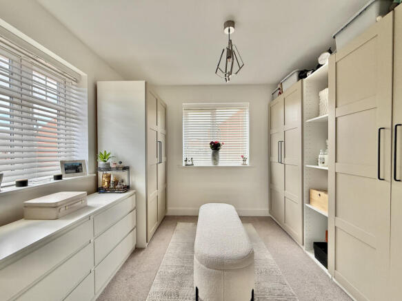 5 bed Detached for sale Image 12