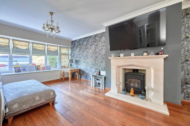 Lounge/Dining Room