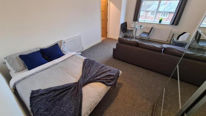 property_photo_01_16x9.jpg