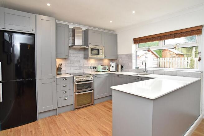 3 bed House for sale Image 4