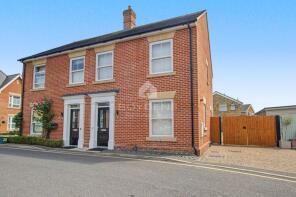 18, Chester Grove, Manningtree CO11 2FA