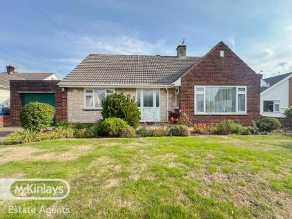 Detached 3 bedroom Chalet bungalow in Galmington