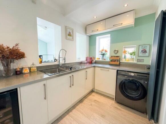 3 bed Semi-Detached for sale Image 7