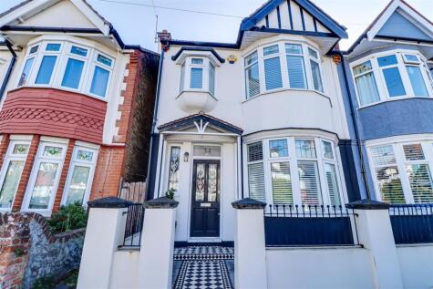 Woodfield Park Drive, Leigh-On-Sea