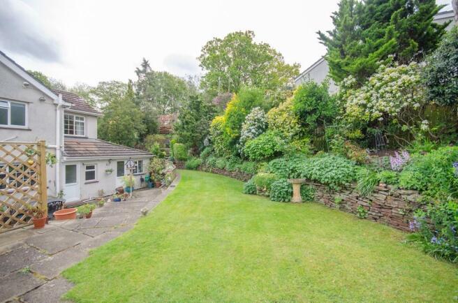 Rear garden pic 4.jpg