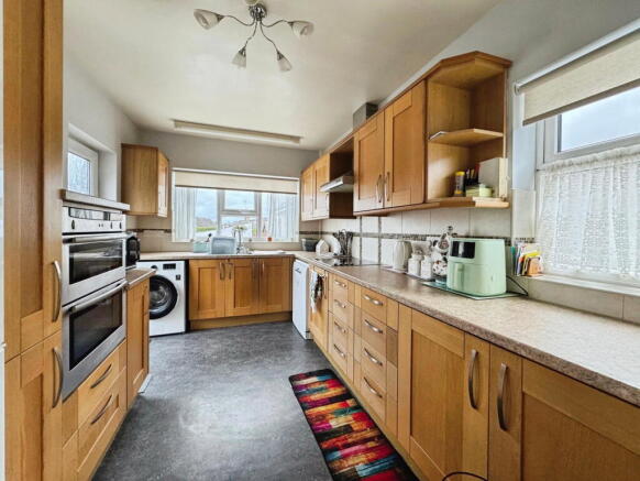 33 Gillian Drive, Rhyl, LL18 4TB photo 4
