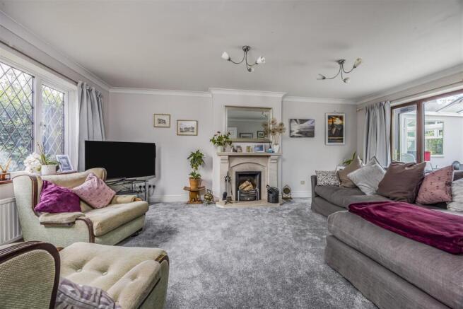 1 Conifer Drive, Hambrook-PorticoMarketing-Nexa-21