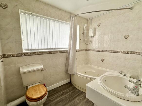 2 bed Terraced to rent Image 6