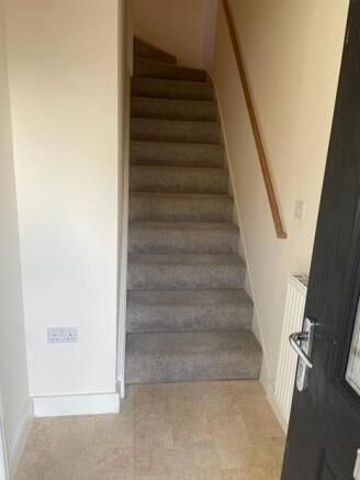 5 Blackcurrent Grove Hall/Stairs