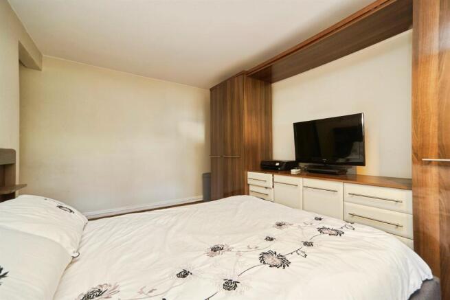 2 bed Flat for sale Image 9
