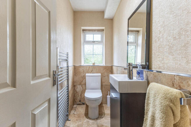 6 bed Detached for sale Image 8