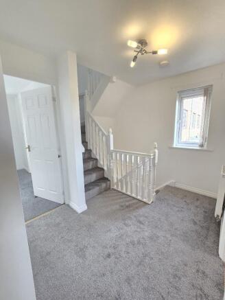 4 bed Semi-Detached to rent Image 9
