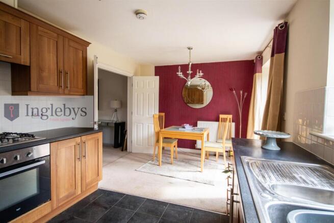 4 bed Detached for sale Image 11