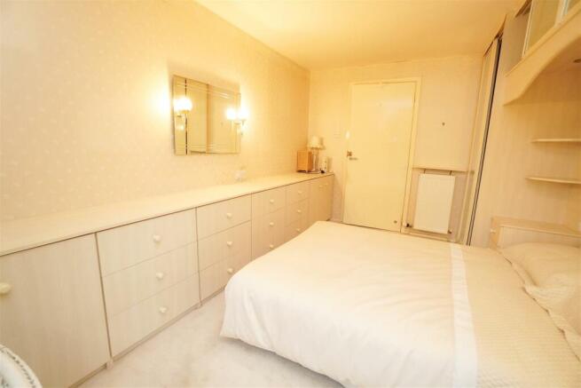 bedroom1.jpg