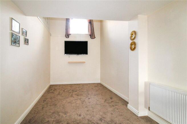 3 bed Town House for sale Image 4