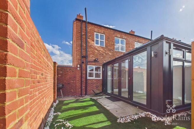 2 bed Semi-Detached for sale Image 8