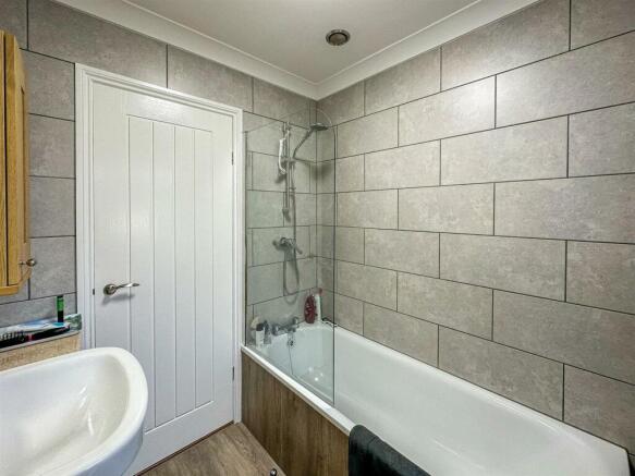BATHROOM/W.C.