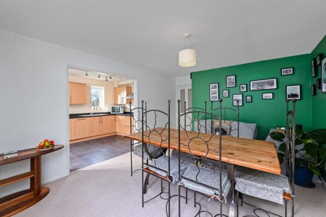 5 bed Detached for sale Image 8