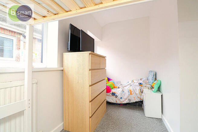 4 bed Semi-Detached for sale Image 10