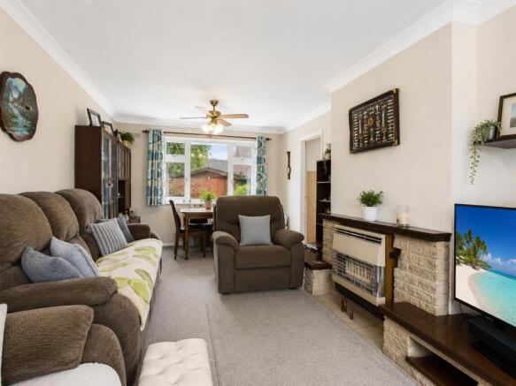 Lounge/Dining Room