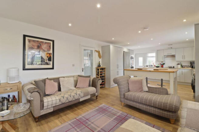 4 bed Detached Bungalow for sale Image 4