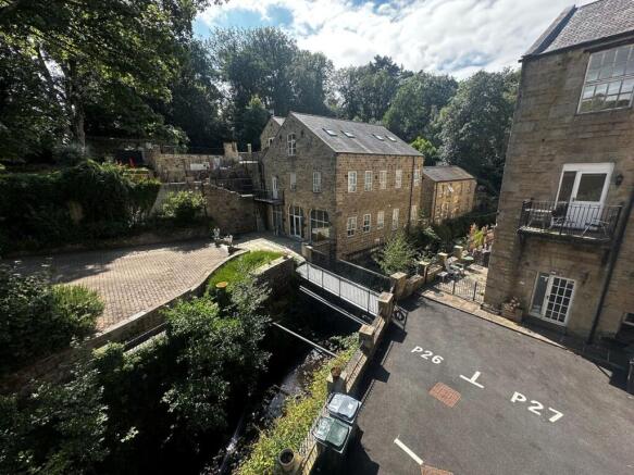 4 bed Town House to rent Image 11