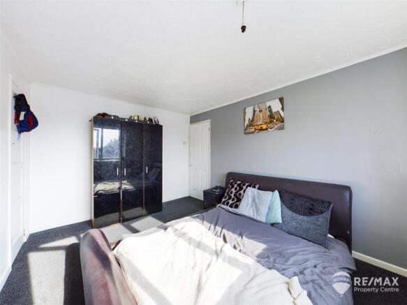 Bedroom 1.jpg