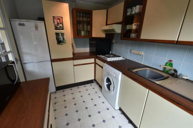 11 Oak Close, Kitchen (2).JPG