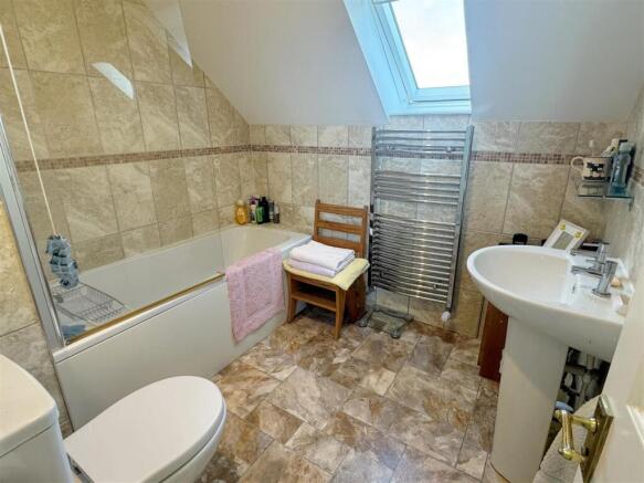 Bathroom 2.JPG